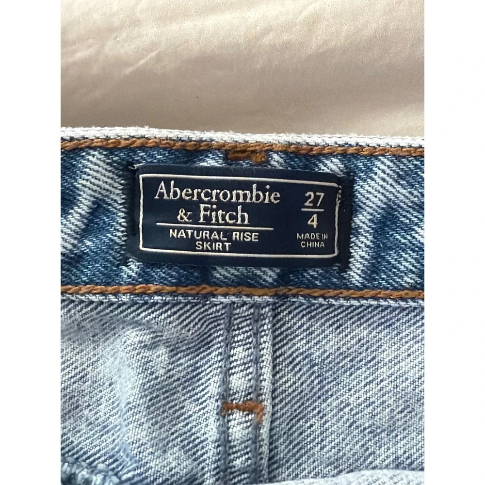 Abercrombie & Fitch Light Wash Denim Button Front Mini Skirt Size 4